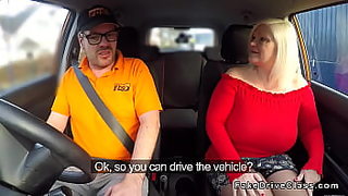 gorgeous milf shows cunt